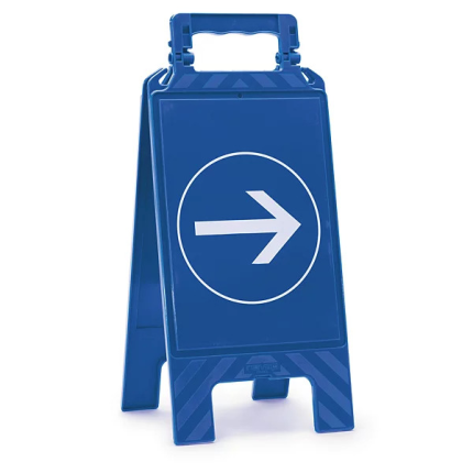 Blauw signalisatiebord met witte pijl